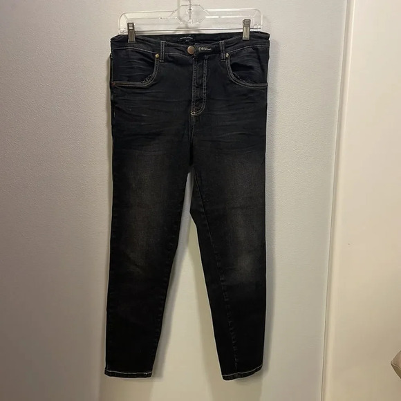 universal Standard woman’s black jeans - Picture 2 of 9